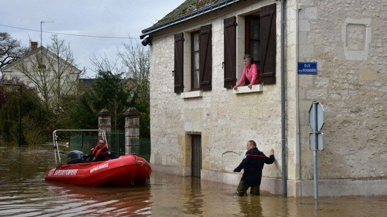 Fotky: Zatopené domy i auta. Francie je pod vodou